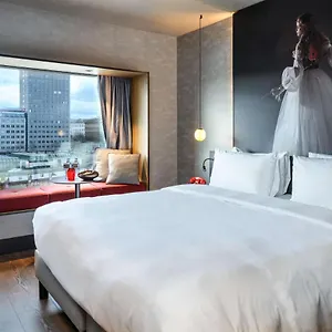 Radisson Red Hotel, מלון וינה